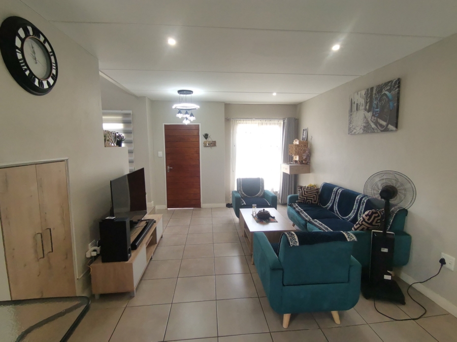 2 Bedroom Property for Sale in Albertsdal Gauteng