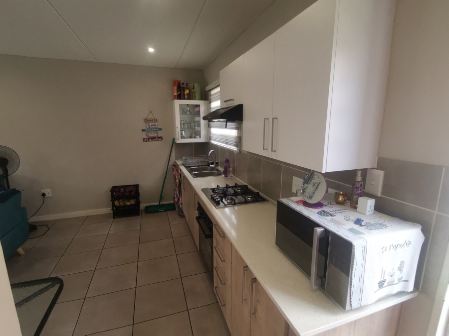 2 Bedroom Property for Sale in Albertsdal Gauteng