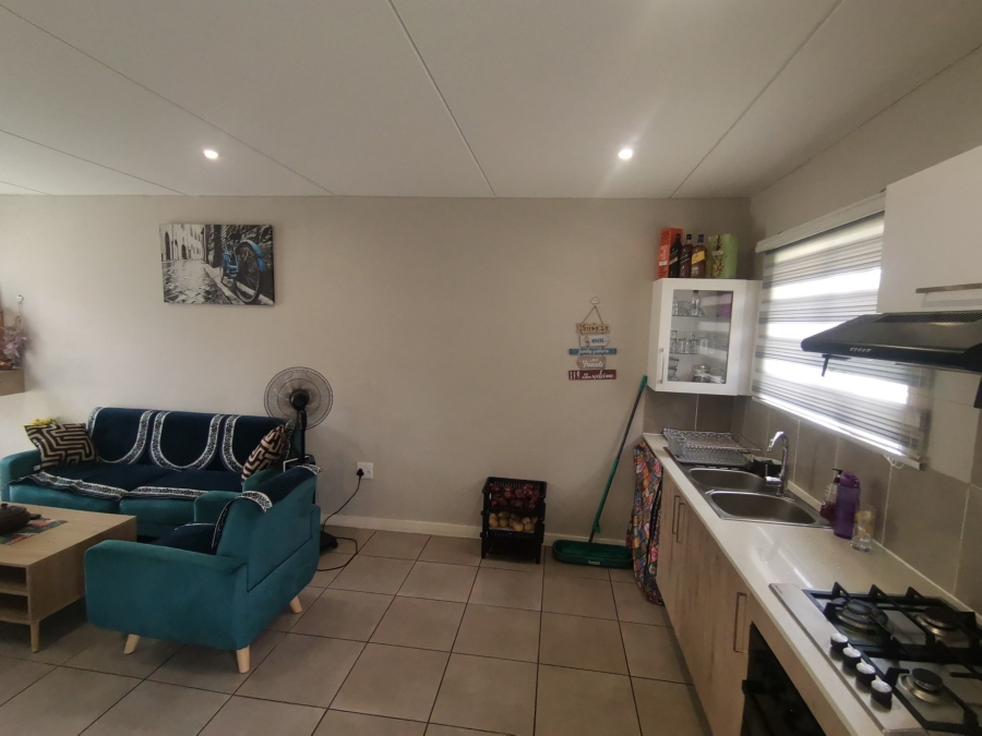 2 Bedroom Property for Sale in Albertsdal Gauteng