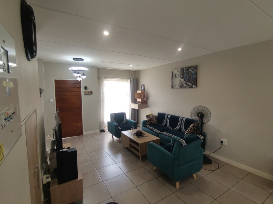 2 Bedroom Property for Sale in Albertsdal Gauteng