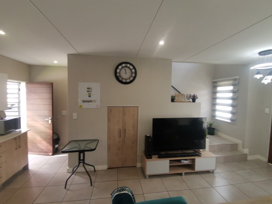 2 Bedroom Property for Sale in Albertsdal Gauteng