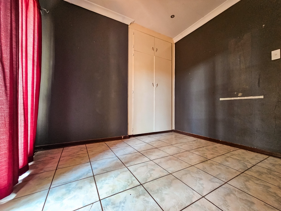 5 Bedroom Property for Sale in Andeon Gauteng