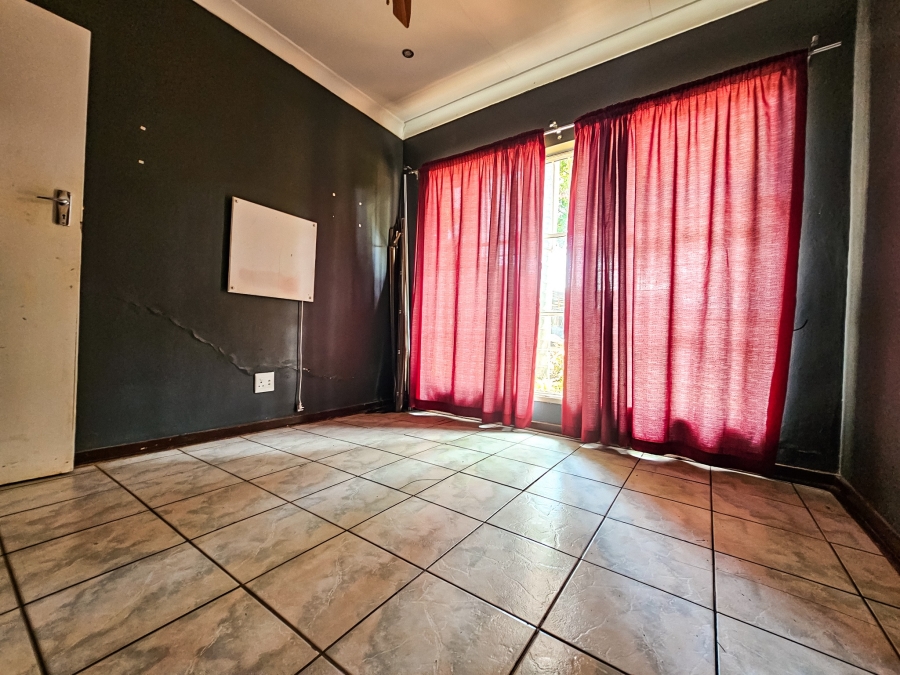 5 Bedroom Property for Sale in Andeon Gauteng