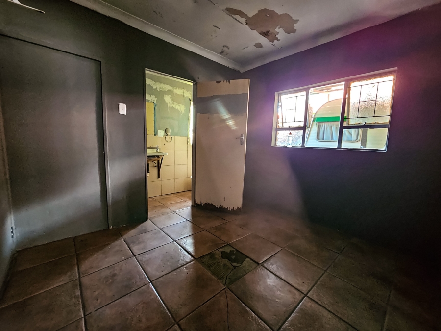 5 Bedroom Property for Sale in Andeon Gauteng