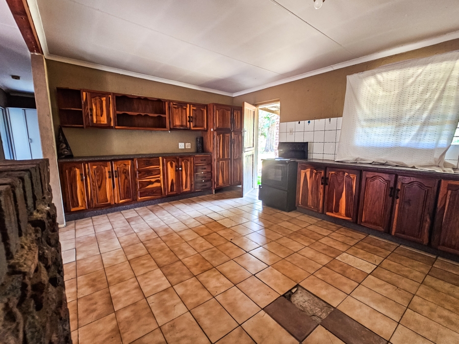 5 Bedroom Property for Sale in Andeon Gauteng