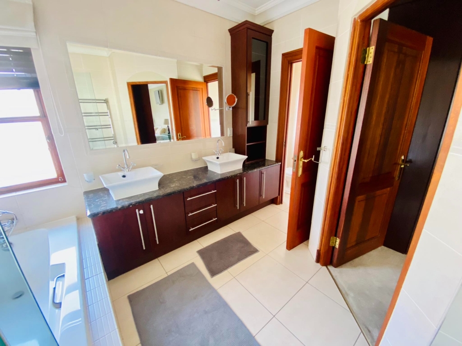 To Let 4 Bedroom Property for Rent in Melrose North Gauteng