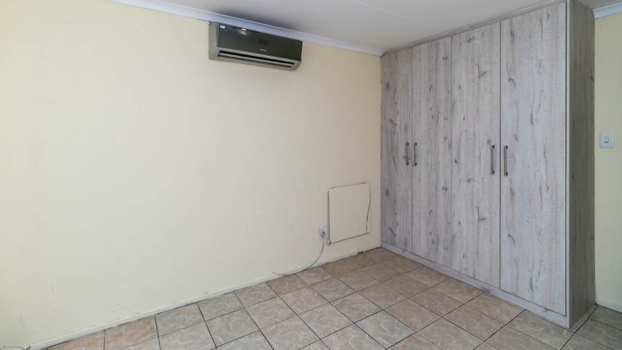 To Let 1 Bedroom Property for Rent in Halfway Gardens Gauteng