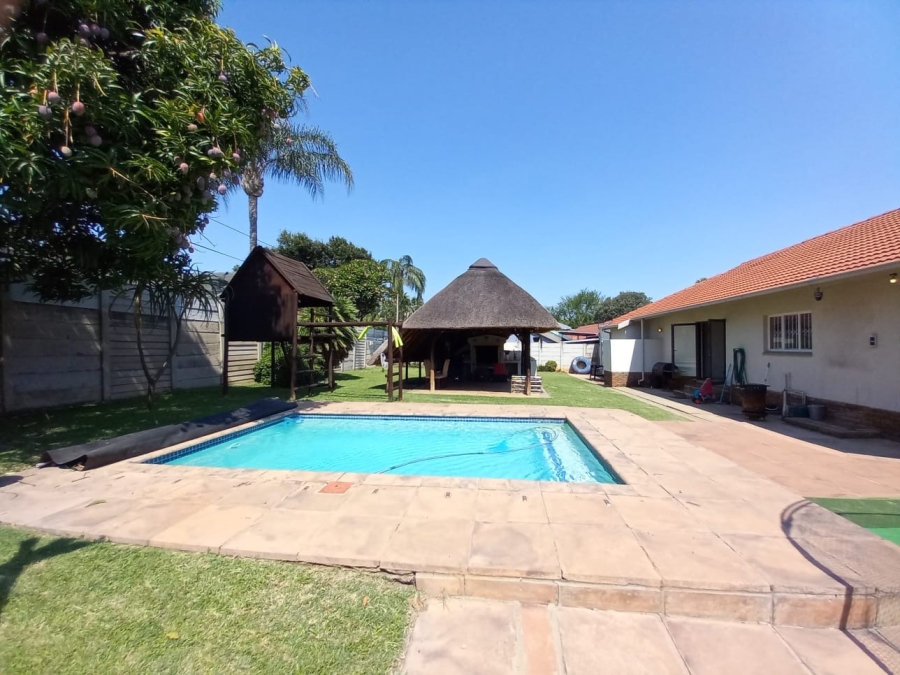 4 Bedroom Property for Sale in Magalieskruin Gauteng