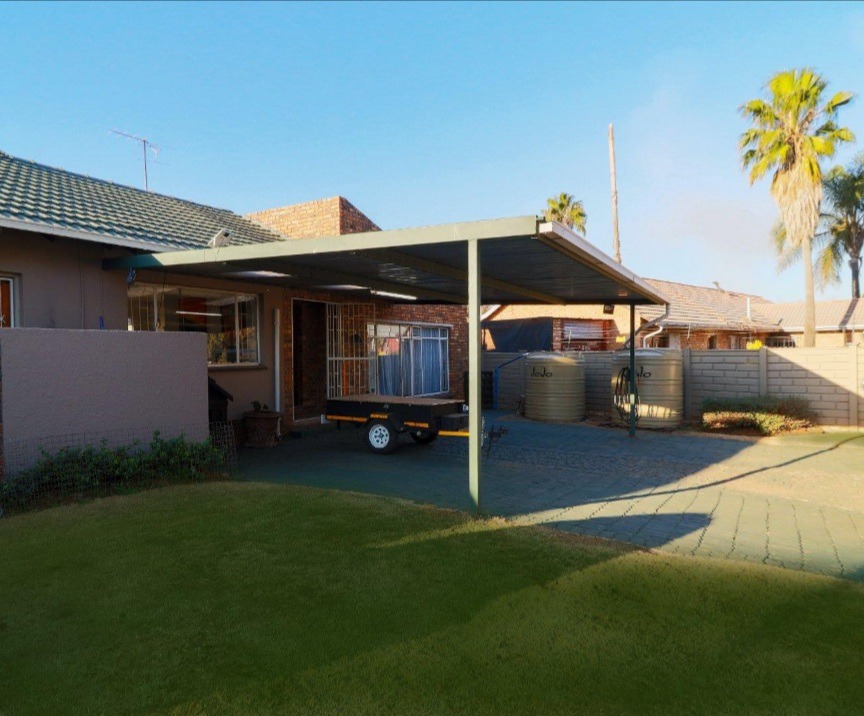 3 Bedroom Property for Sale in Dersley Gauteng