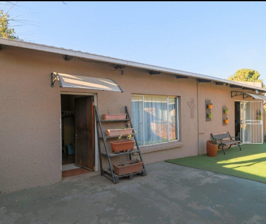 3 Bedroom Property for Sale in Dersley Gauteng