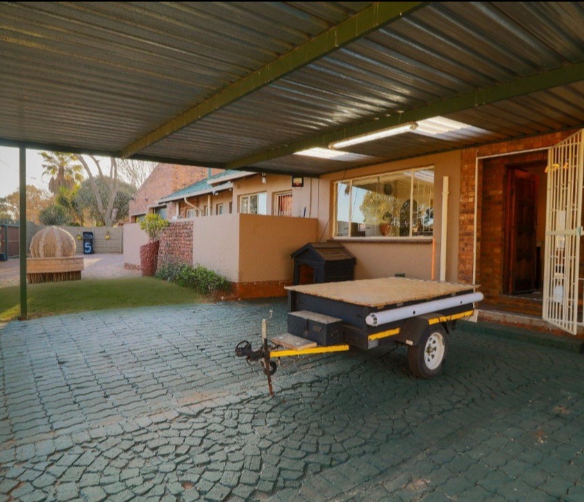 3 Bedroom Property for Sale in Dersley Gauteng