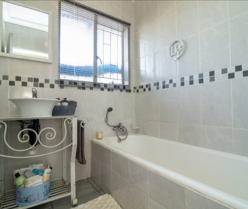 3 Bedroom Property for Sale in Dersley Gauteng