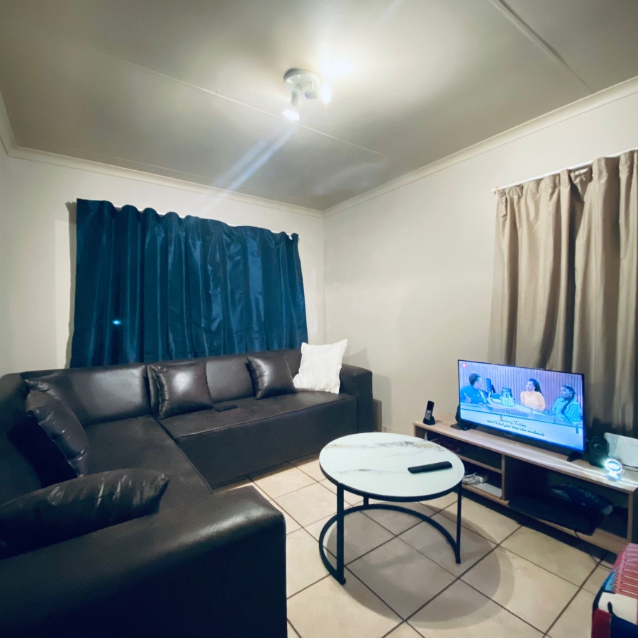 To Let 2 Bedroom Property for Rent in Roodekrans Gauteng