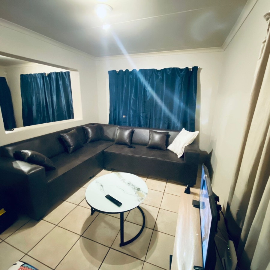 To Let 2 Bedroom Property for Rent in Roodekrans Gauteng