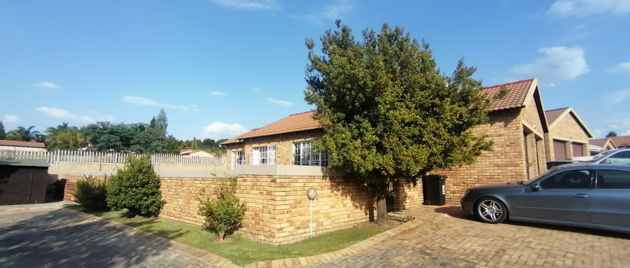 To Let 2 Bedroom Property for Rent in Honeydew Manor Gauteng