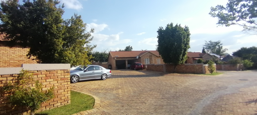 To Let 2 Bedroom Property for Rent in Honeydew Manor Gauteng