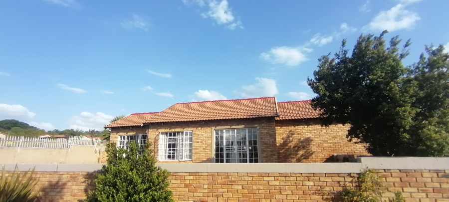 To Let 2 Bedroom Property for Rent in Honeydew Manor Gauteng