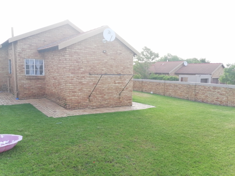 To Let 2 Bedroom Property for Rent in Honeydew Manor Gauteng