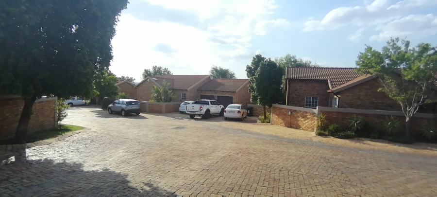 To Let 2 Bedroom Property for Rent in Honeydew Manor Gauteng