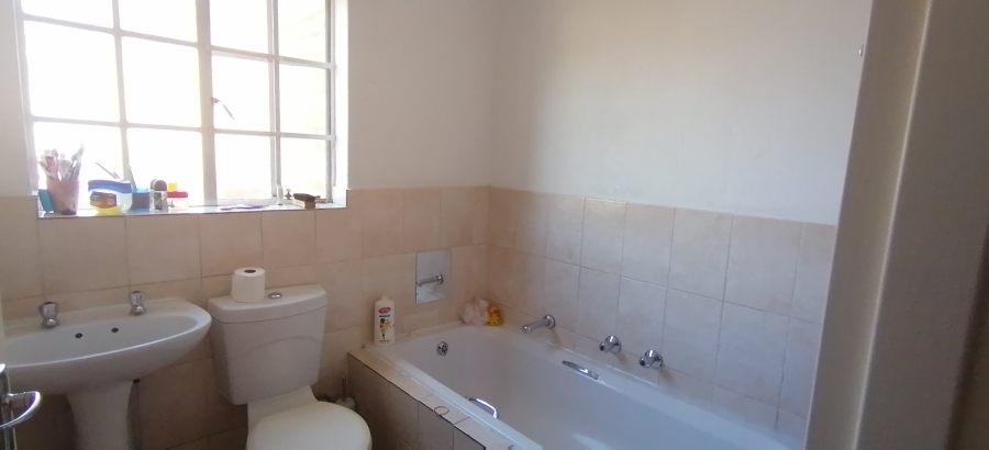 To Let 2 Bedroom Property for Rent in Honeydew Manor Gauteng