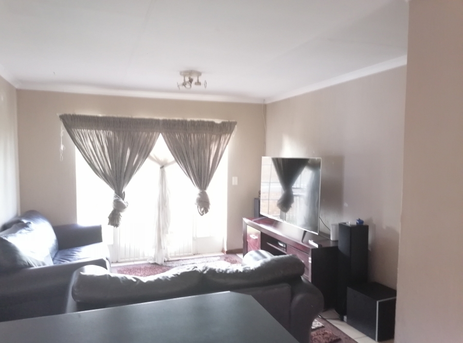 To Let 2 Bedroom Property for Rent in Honeydew Manor Gauteng