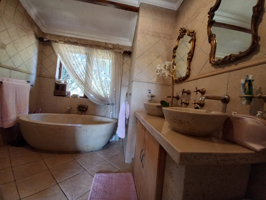 4 Bedroom Property for Sale in Larrendale Gauteng