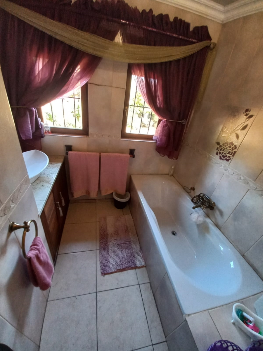 4 Bedroom Property for Sale in Larrendale Gauteng