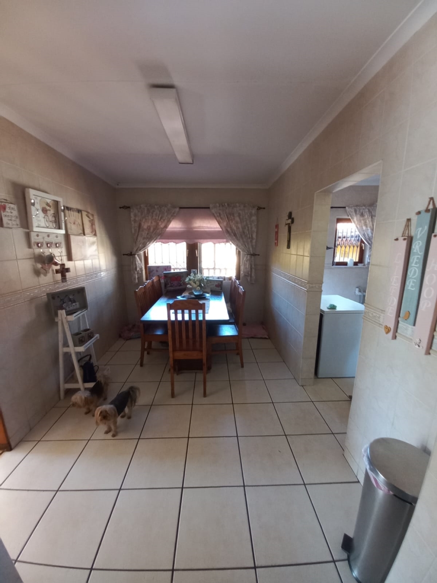 4 Bedroom Property for Sale in Larrendale Gauteng