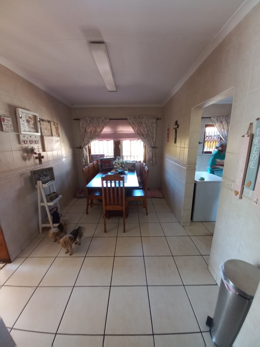 4 Bedroom Property for Sale in Larrendale Gauteng