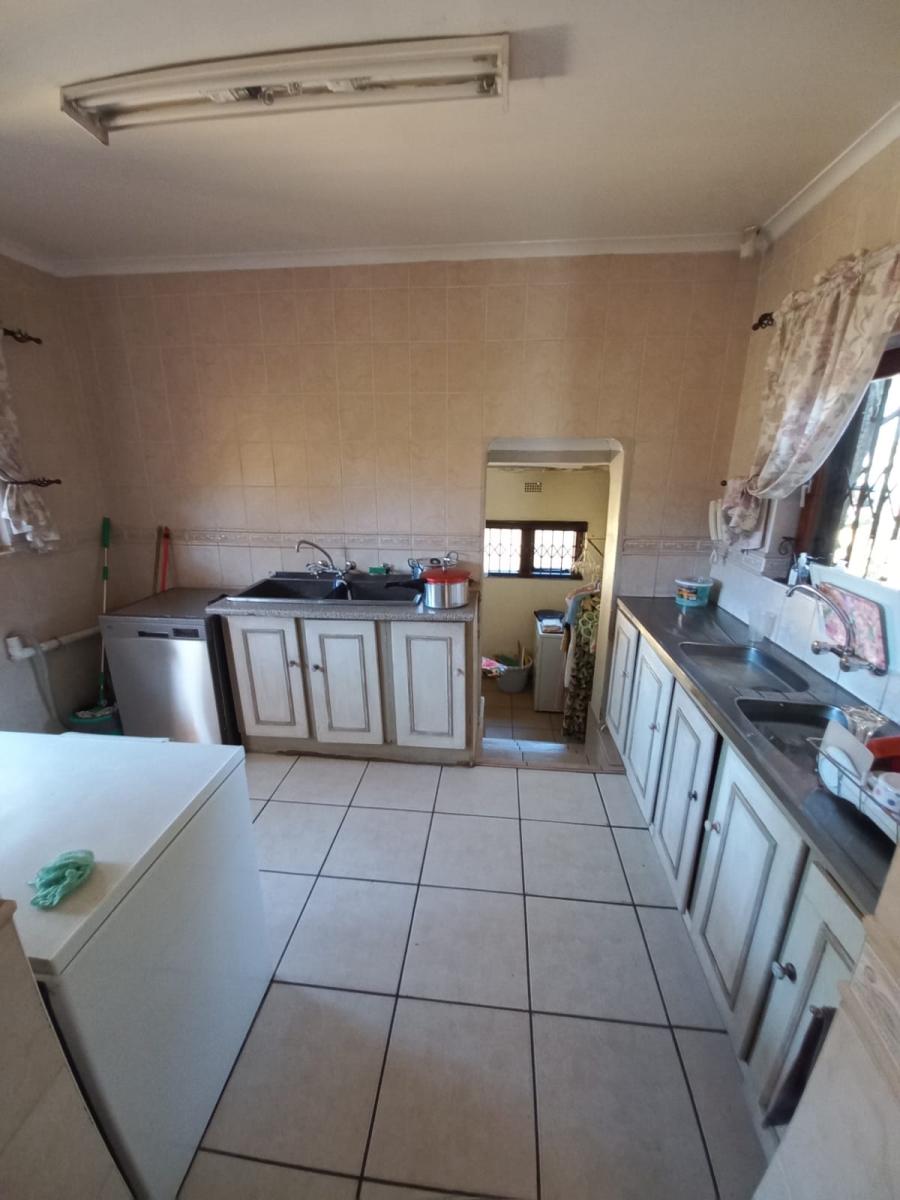 4 Bedroom Property for Sale in Larrendale Gauteng