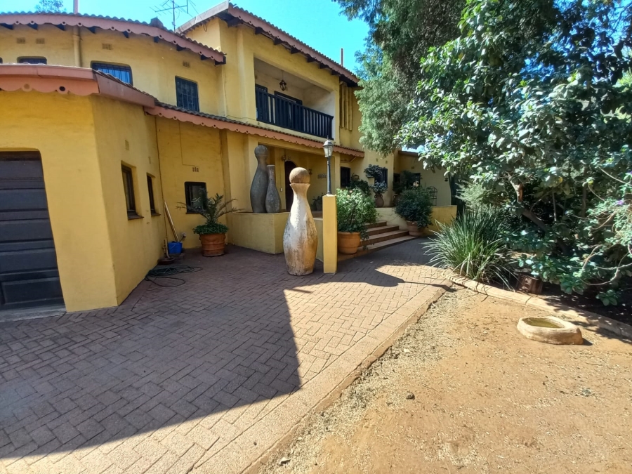 4 Bedroom Property for Sale in Larrendale Gauteng