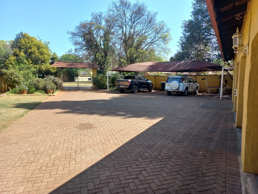 4 Bedroom Property for Sale in Larrendale Gauteng