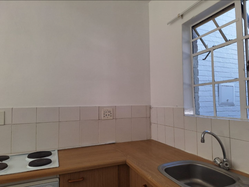 To Let 1 Bedroom Property for Rent in Magaliessig Gauteng