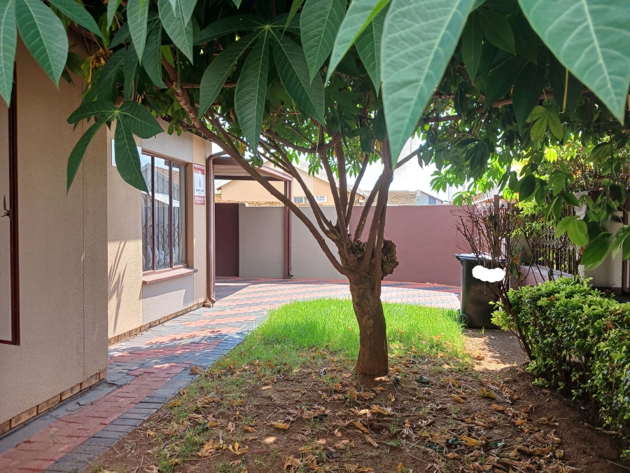 2 Bedroom Property for Sale in Cosmo City Gauteng