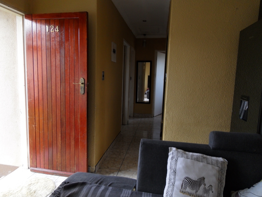 2 Bedroom Property for Sale in Kew Gauteng