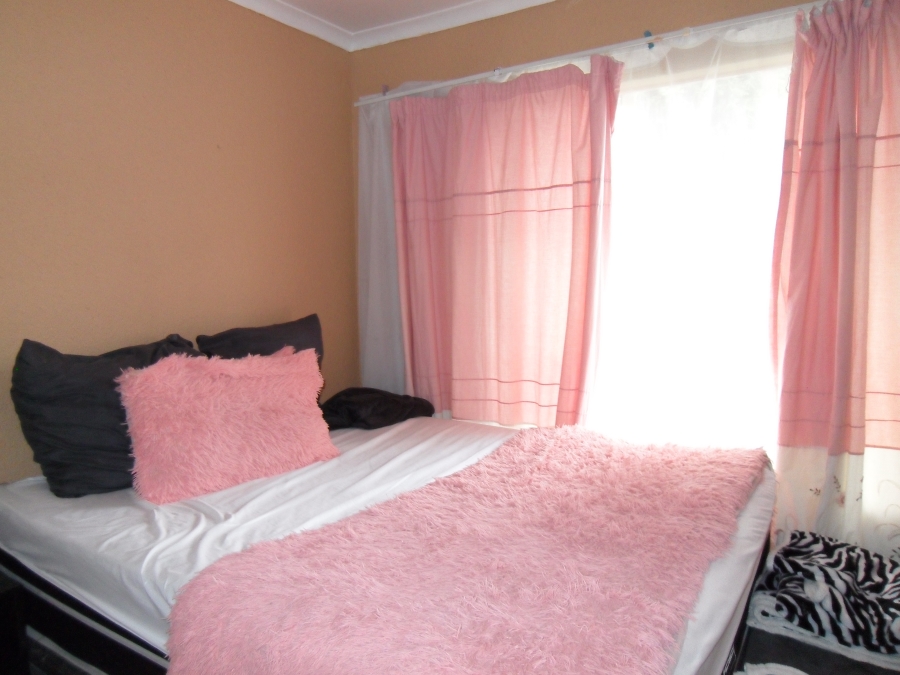 2 Bedroom Property for Sale in Kew Gauteng