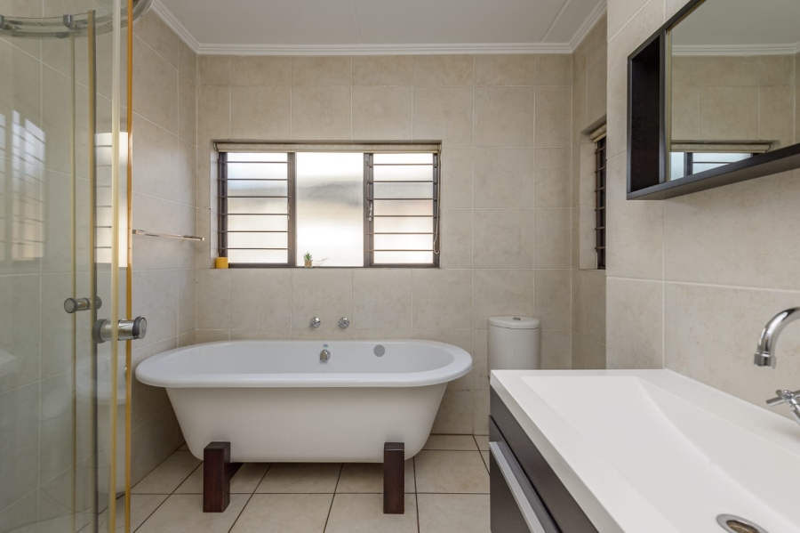 2 Bedroom Property for Sale in Greenstone Hill Gauteng