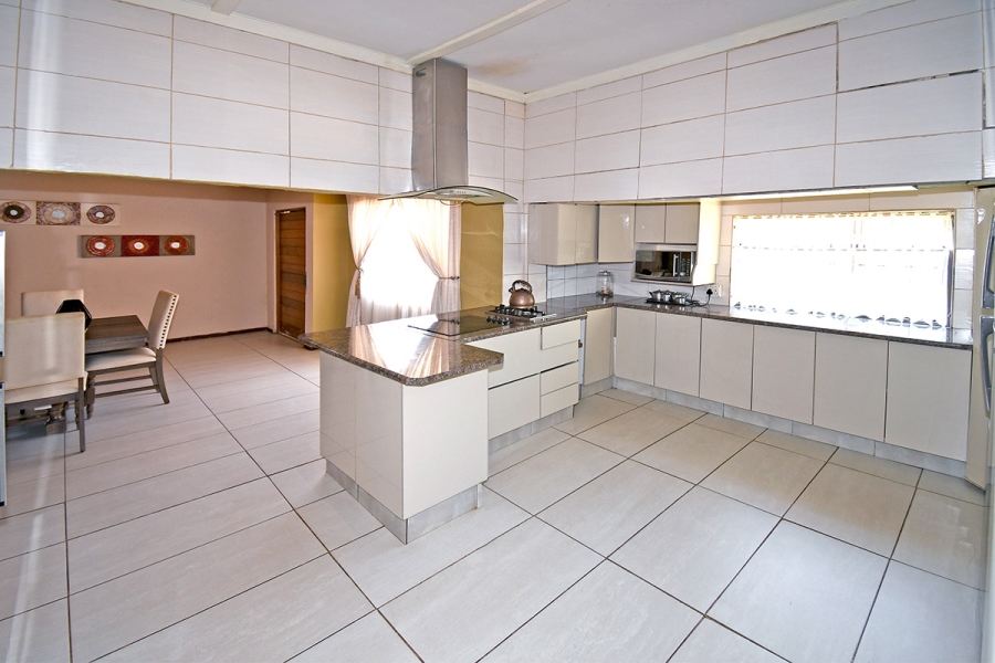 3 Bedroom Property for Sale in Cyrildene Gauteng