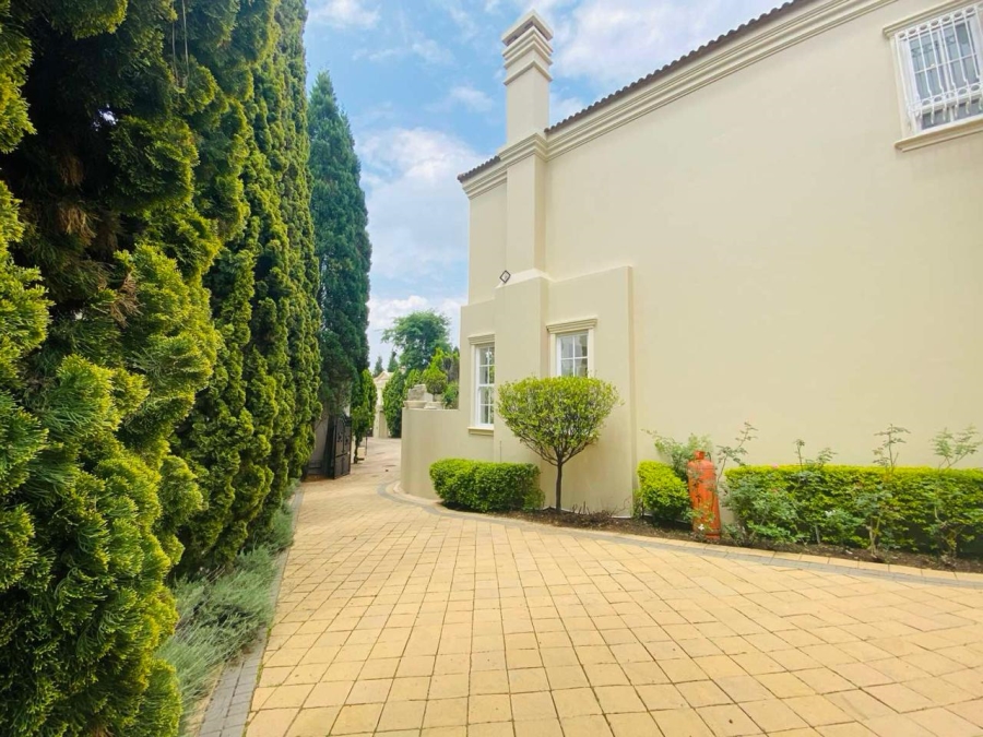 To Let 4 Bedroom Property for Rent in Sandhurst Gauteng