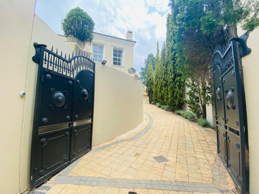 To Let 4 Bedroom Property for Rent in Sandhurst Gauteng