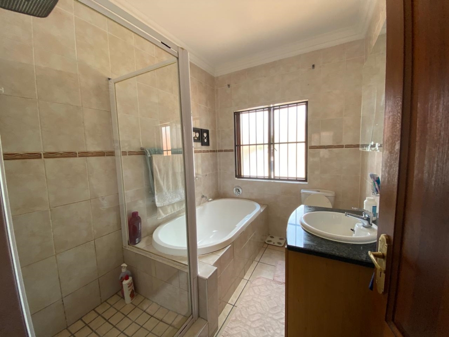 4 Bedroom Property for Sale in Thatchfield Estate Gauteng