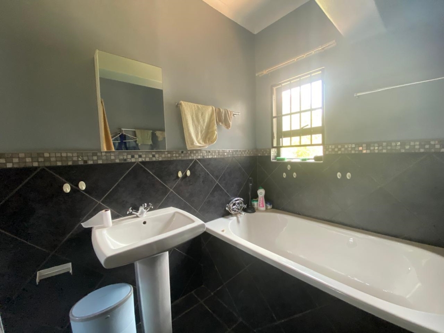 4 Bedroom Property for Sale in Thatchfield Estate Gauteng