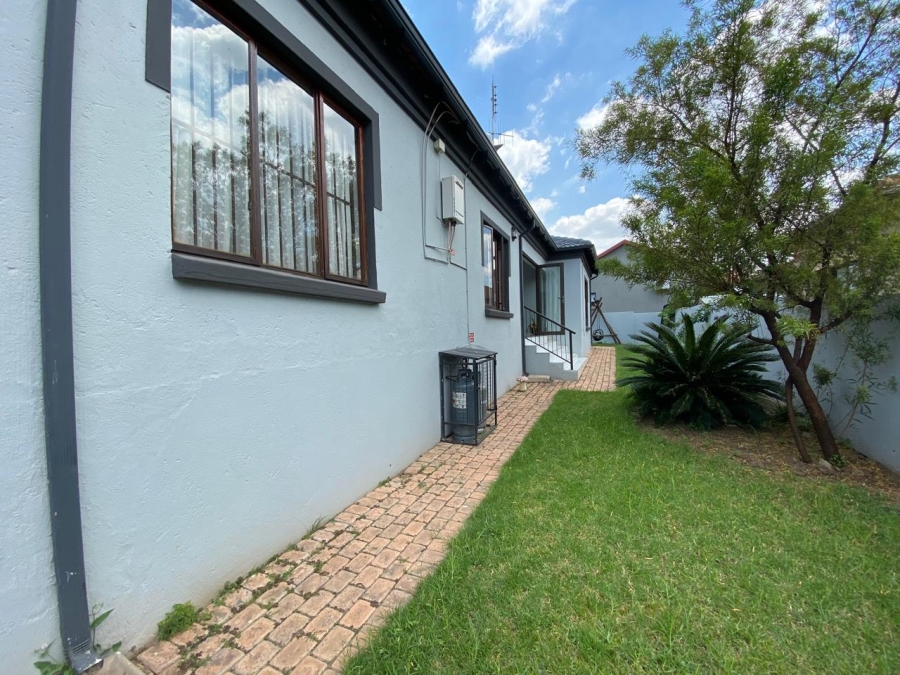 4 Bedroom Property for Sale in Thatchfield Estate Gauteng