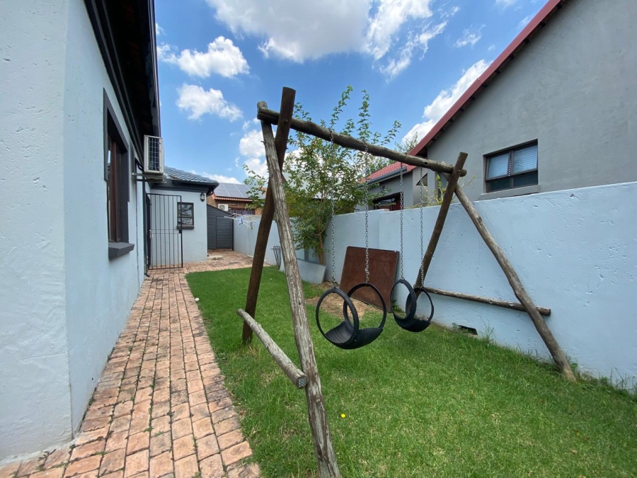 4 Bedroom Property for Sale in Thatchfield Estate Gauteng