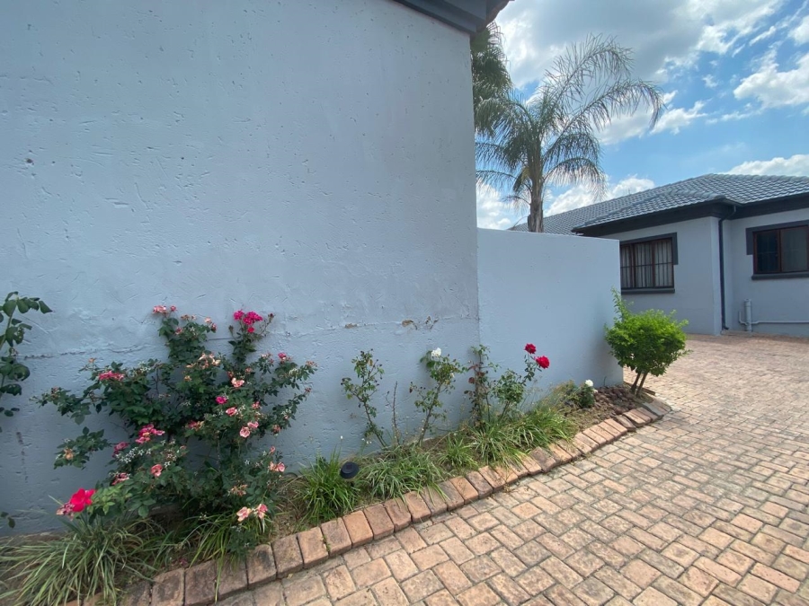 4 Bedroom Property for Sale in Thatchfield Estate Gauteng