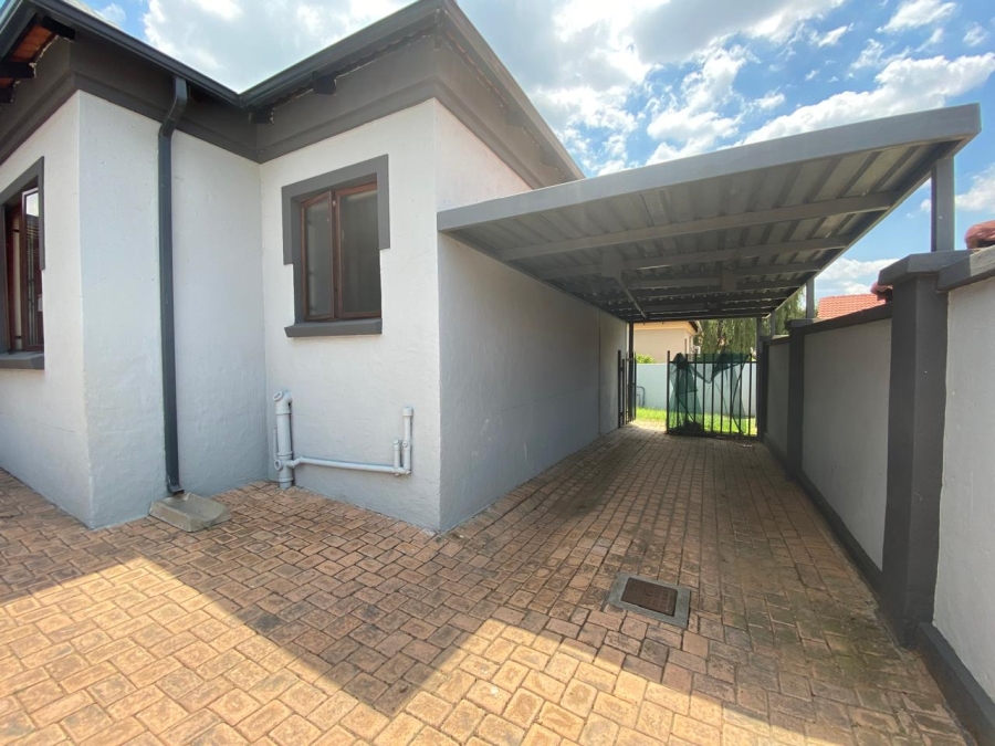 4 Bedroom Property for Sale in Thatchfield Estate Gauteng