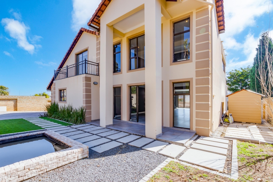 5 Bedroom Property for Sale in Barbeque Downs Gauteng