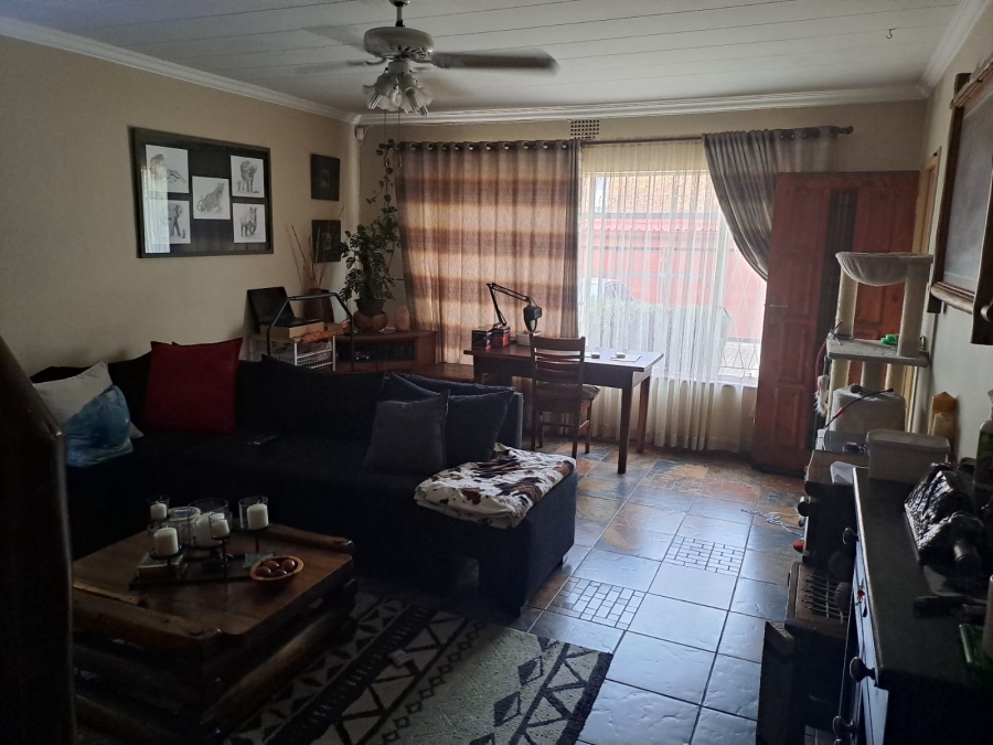 To Let 2 Bedroom Property for Rent in New Redruth Gauteng