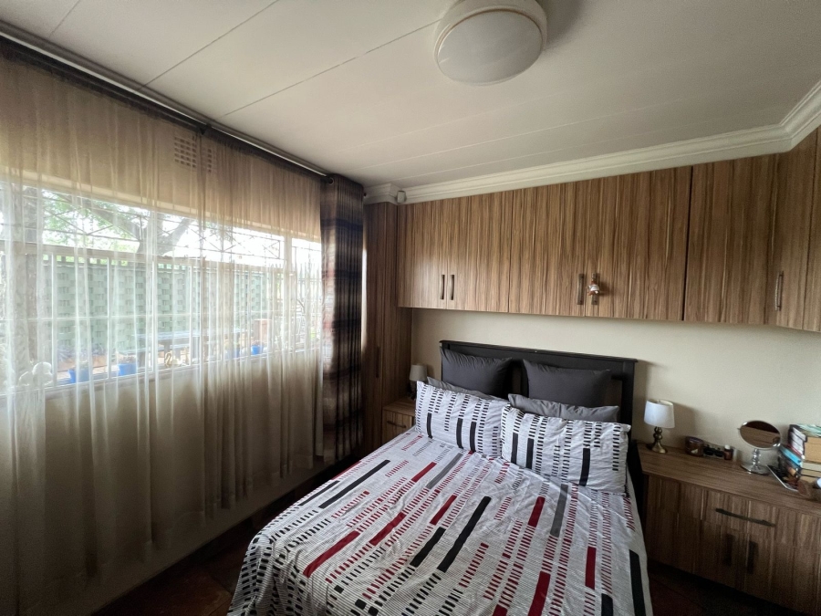 To Let 2 Bedroom Property for Rent in New Redruth Gauteng