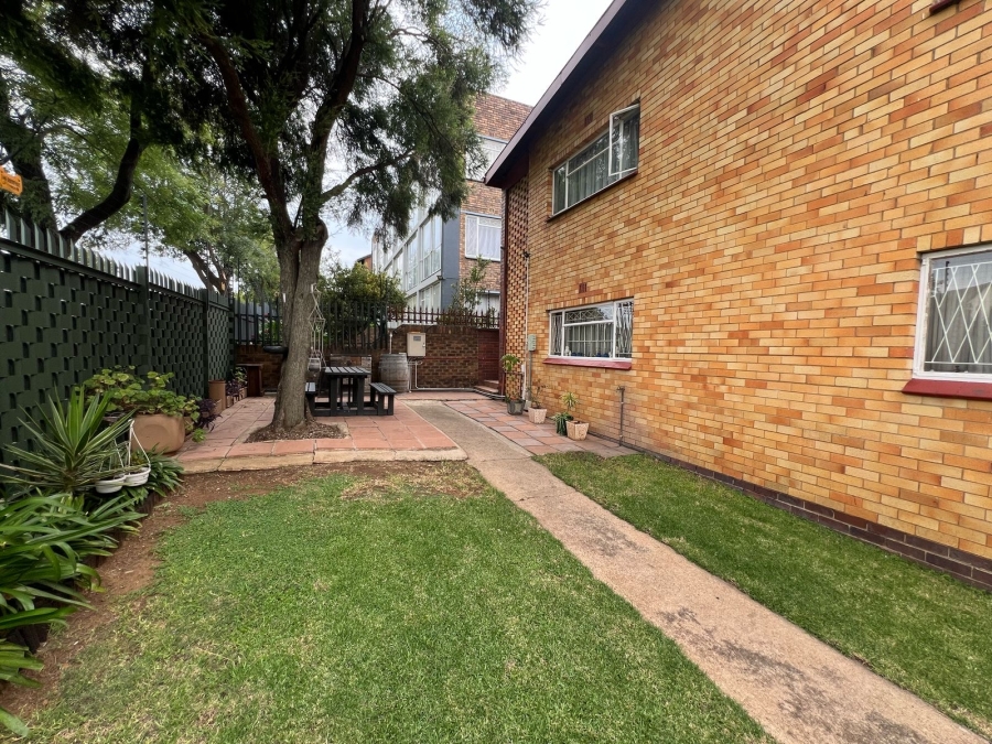 To Let 2 Bedroom Property for Rent in New Redruth Gauteng